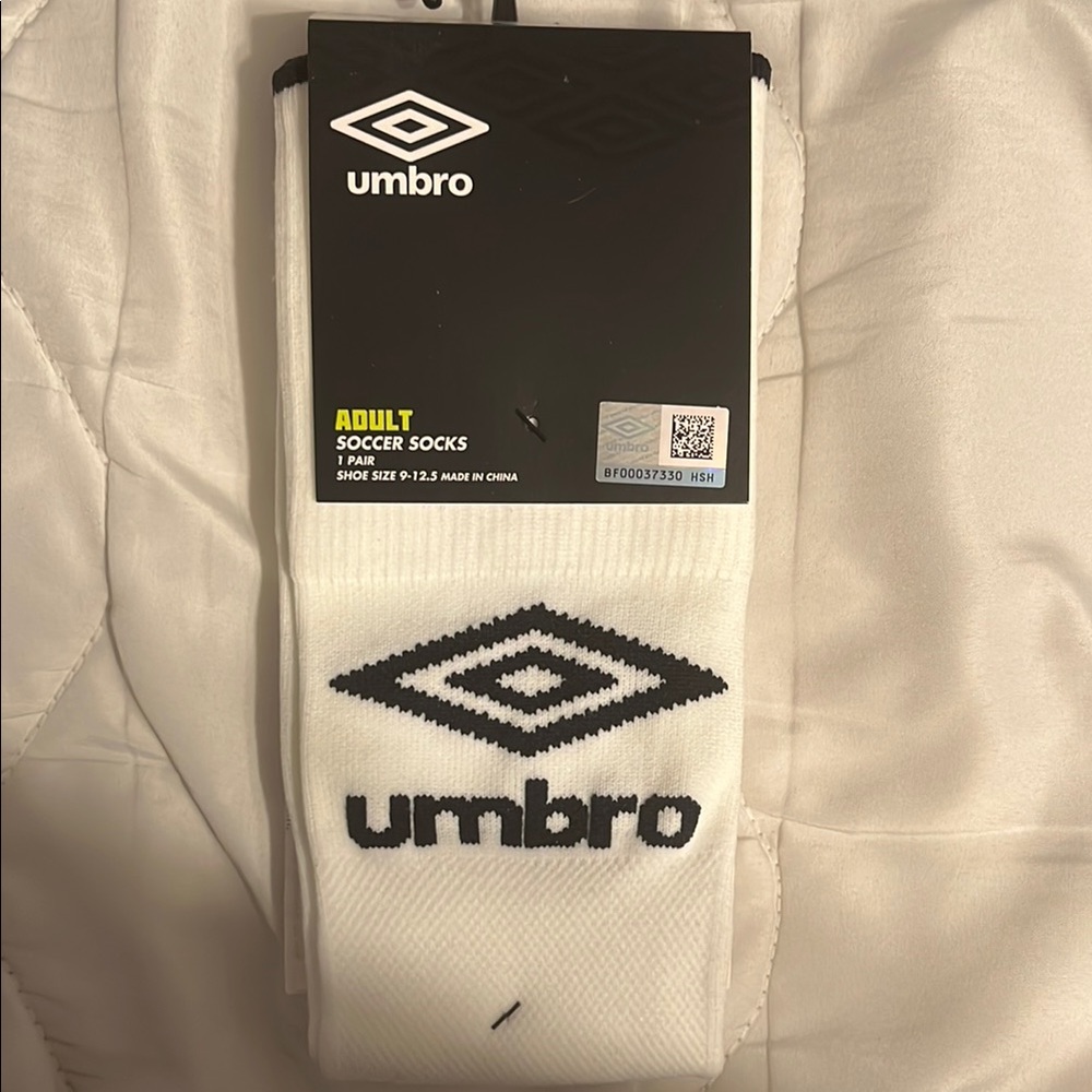 Umbro NWT White Soccer Socks (1 pair)